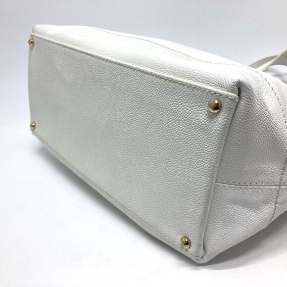 CHANEL White Tote Bag - Picture 4 of 13
